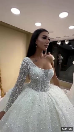 G21-005 Ivory Ball Gown Wedding Dress Main Clean Frame