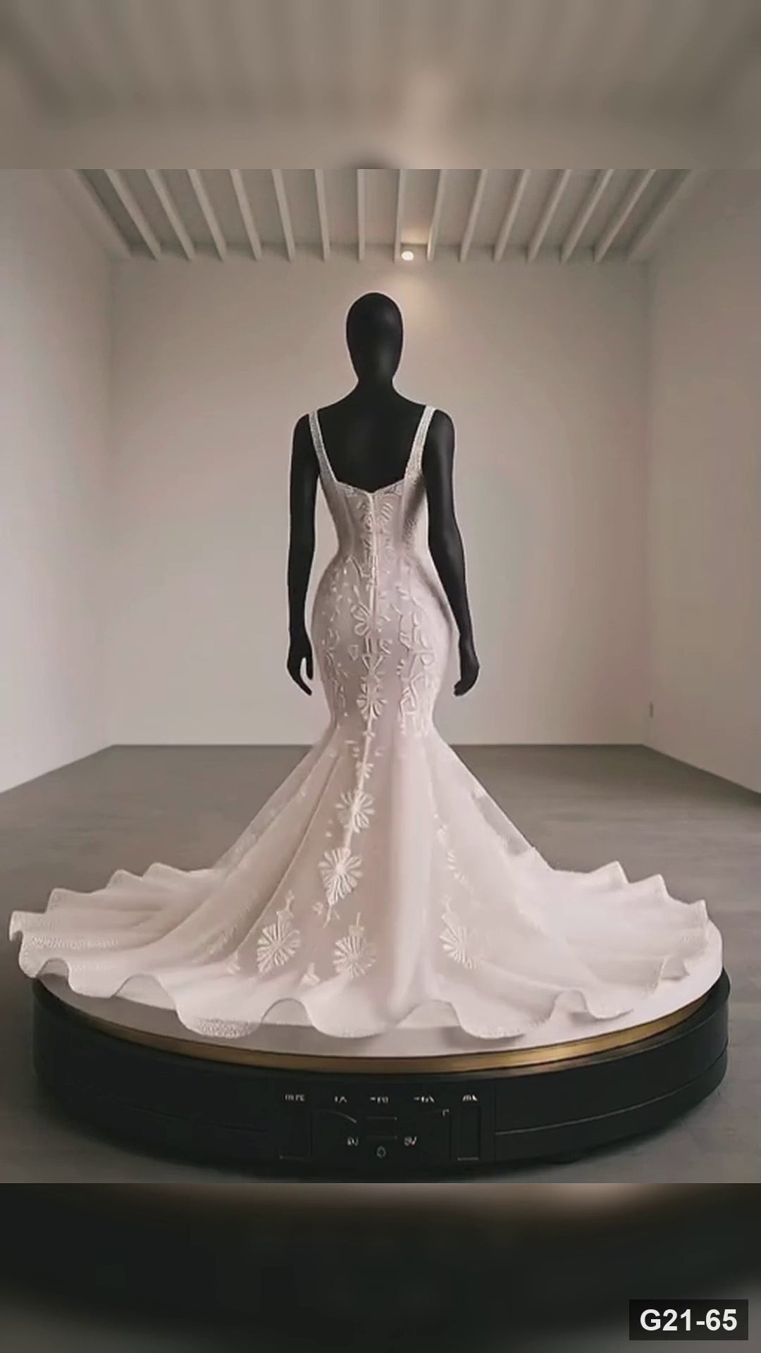 G21-065 Ivory Mermaid Wedding Dress Main Clean Frame