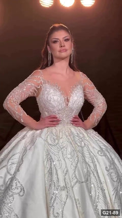 G21-089 Ivory Ball Gown Wedding Dress Main Clean Frame