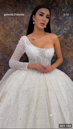G21-134 Ivory Ball Gown Wedding Dress Main Clean Frame