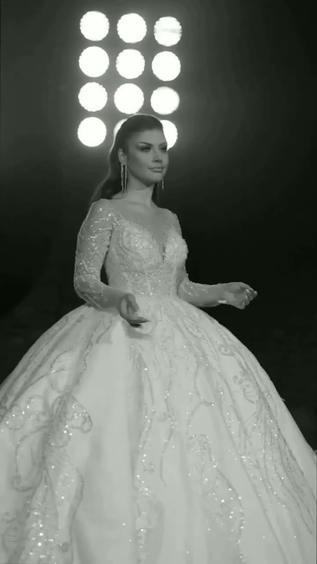 G21-300 Ivory Ball Gown Beaded Lace Tulle Wedding Dress
