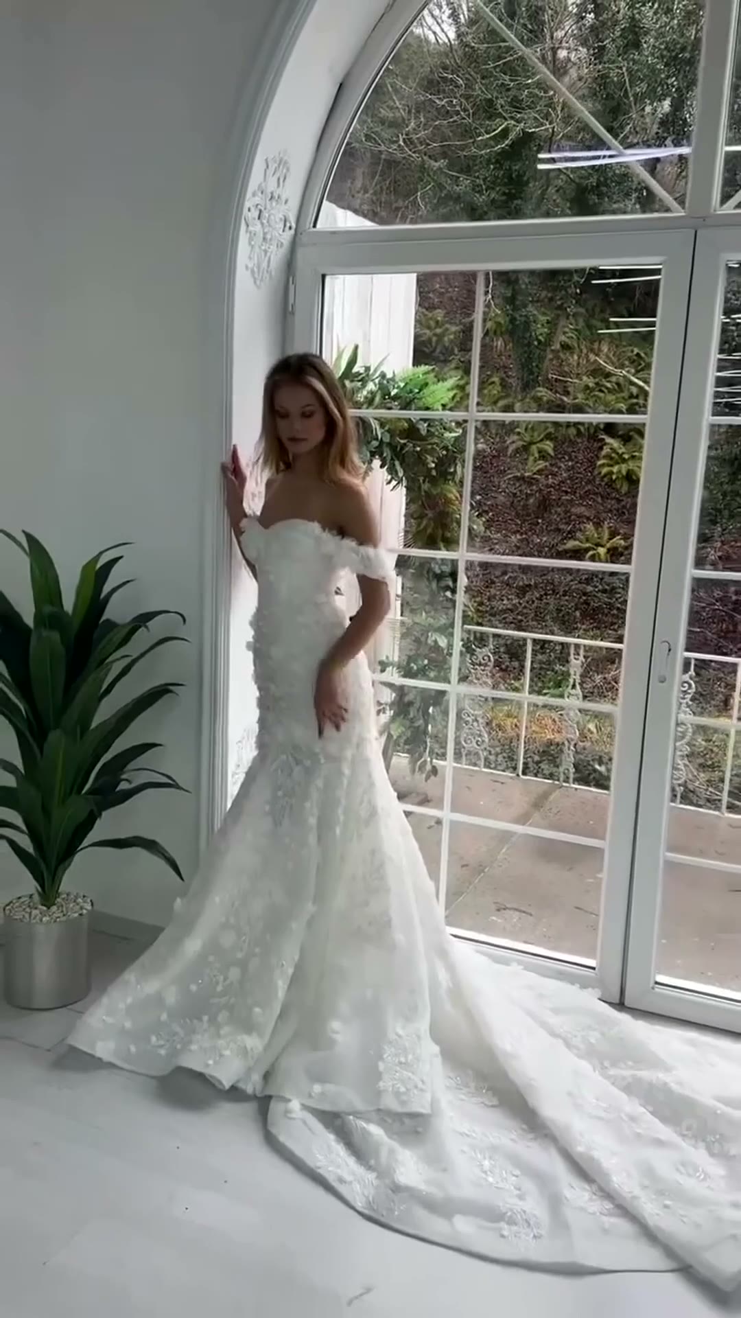 NIL 352 Ivory Mermaid Lace Applique Crepe Wedding Dress - Image 5