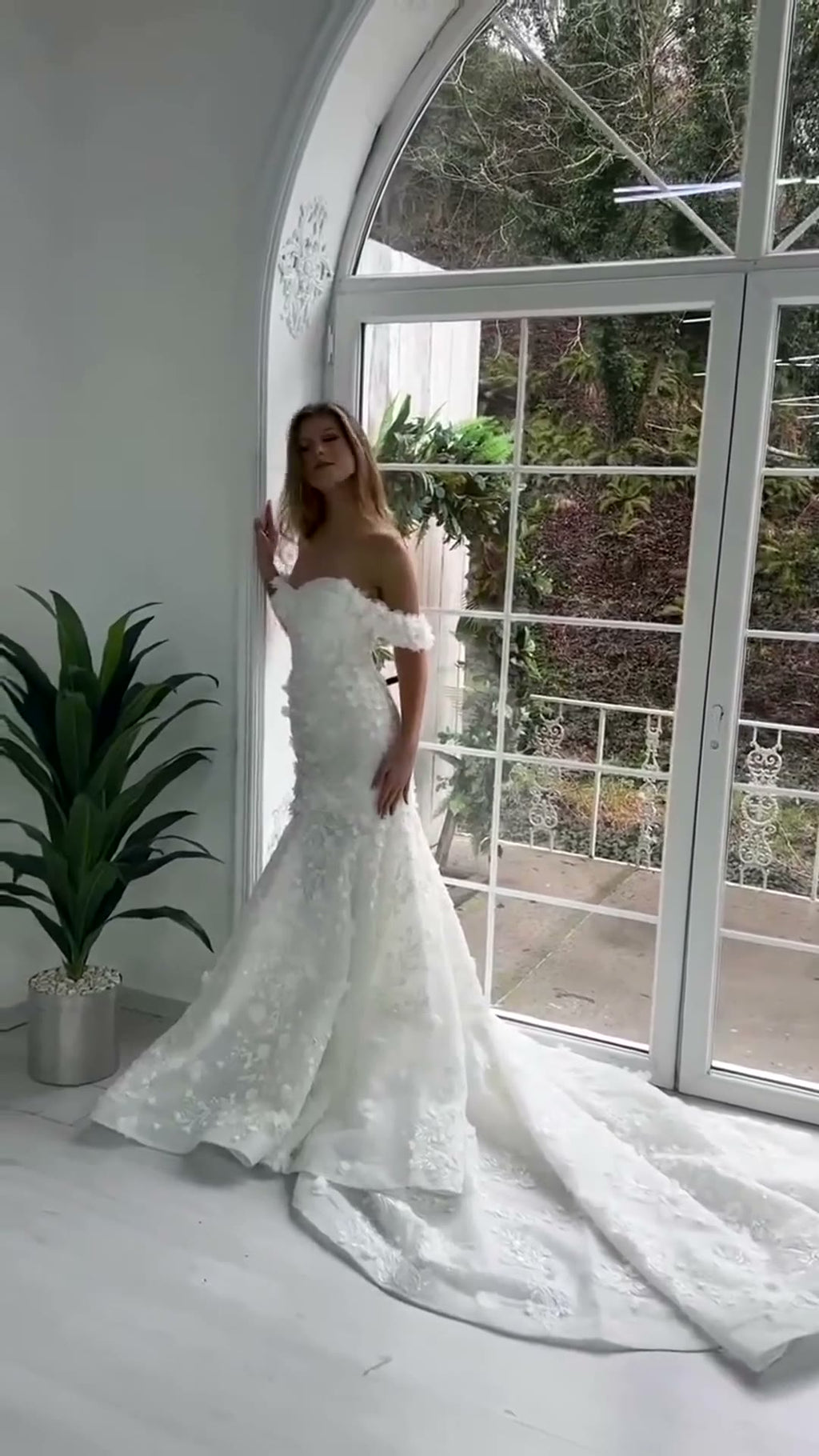 NIL 352 Ivory Mermaid Lace Applique Crepe Wedding Dress - Image 6