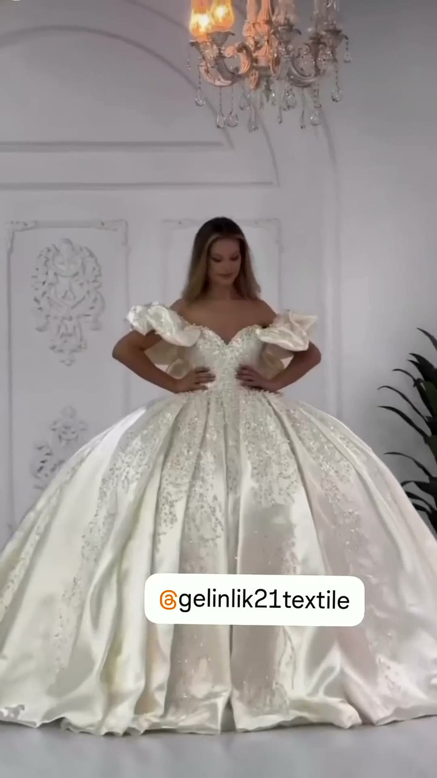 G21-356 Wedding Dress Ball Gown Ivory Satin Sweetheart Sleeveless Fitted Bodice Minimalist Satin Cathedral Bridal Gown