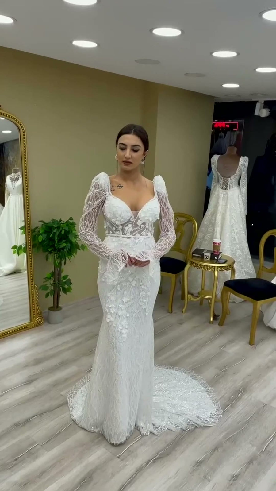 G21-373 Ivory Mermaid Lace Applique Tulle Wedding Dress