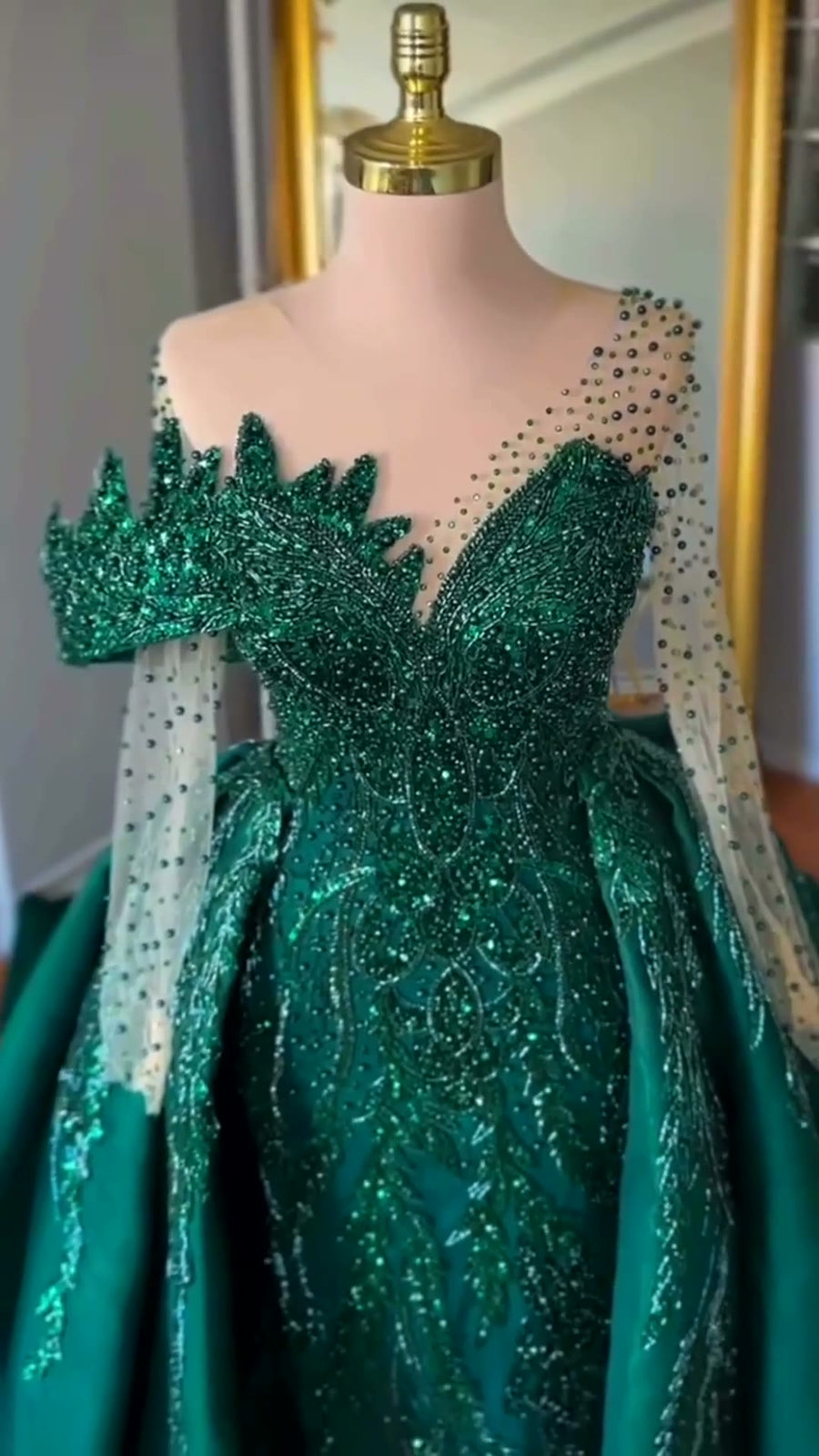 G21-NS-389 Emerald Mermaid Beaded Lace Engagement Dress