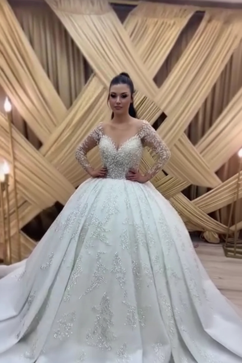 G21-094 White Ivory Princess Lace Bridal Gown with Sweetheart Neckline and Cathedral Train