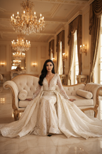 NIL-094 Ivory Trumpet Couture kjole – Seated Pose