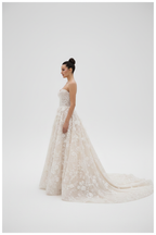 NIL-124 avorio tenue Linea ad A Abito da sposa vista laterale con elegant silhouette by NIL Abito da sposa