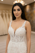 NIL-002 Soft Ivory Mermaid Fit And Flare Couture Gown – Detail View