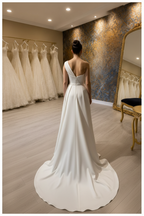 NIL-084 Asymmetric One-Shoulder suknia ślubna – widok z tyłu