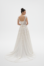 NIL-124 avorio tenue Linea ad A Abito da sposa vista posteriore con sweep strascico by NIL Abito da sposa