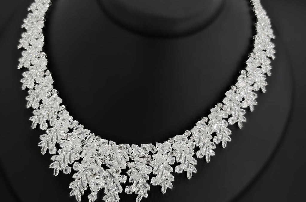 G21-AKS-019 Lale Zircon Stone & Pearl Detail Set Necklace