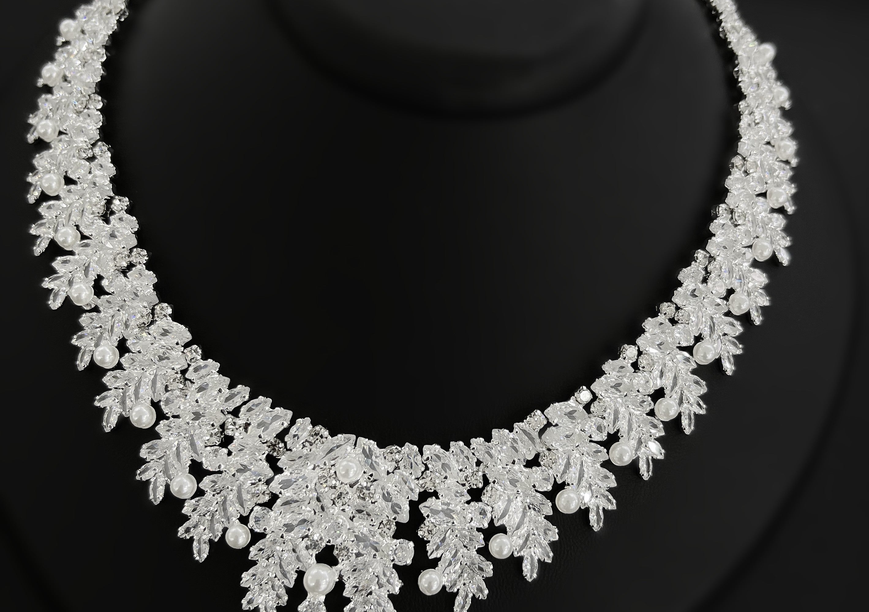 G21-AKS-020 Lale Zircon Stone Set Necklace