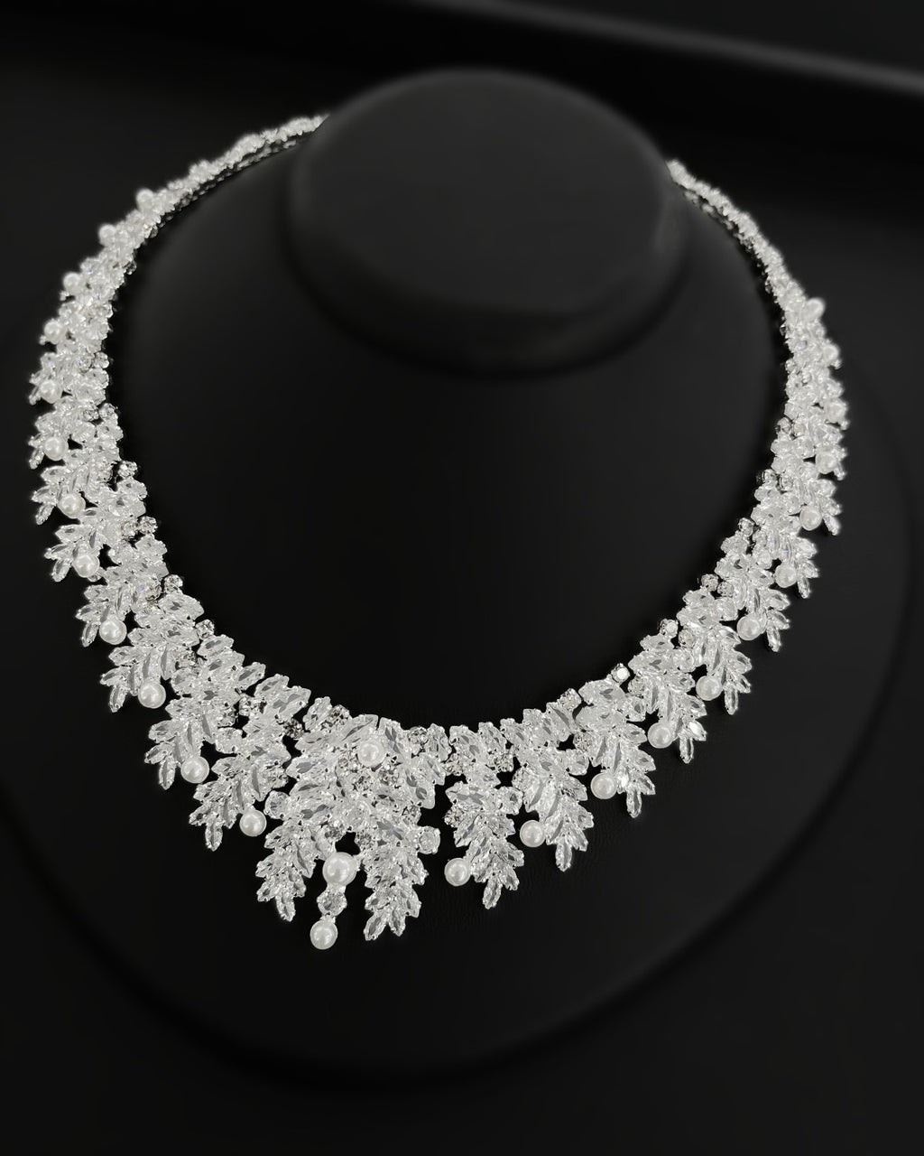 G21-AKS-020 Lale Zircon Stone Set Necklace