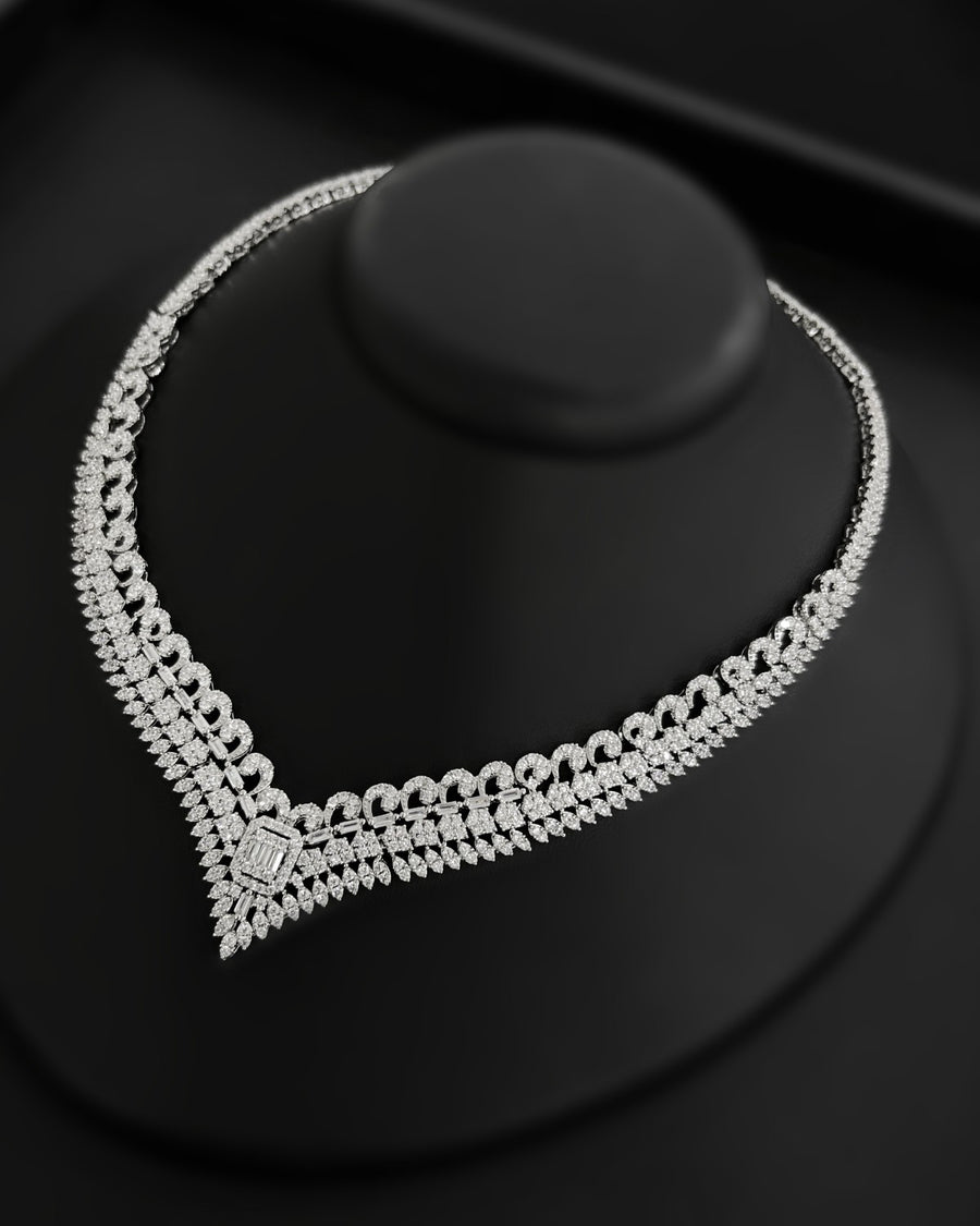 G21-AKS-003 Curb Chain Baguette Pendant Zircon V-Necklace