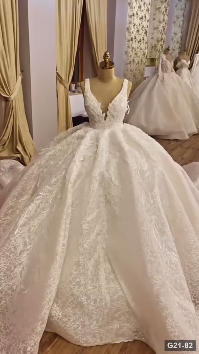 G21-082 Ivory Ball Gown Lace Wedding Dress and Cathedral Train - fabric detail