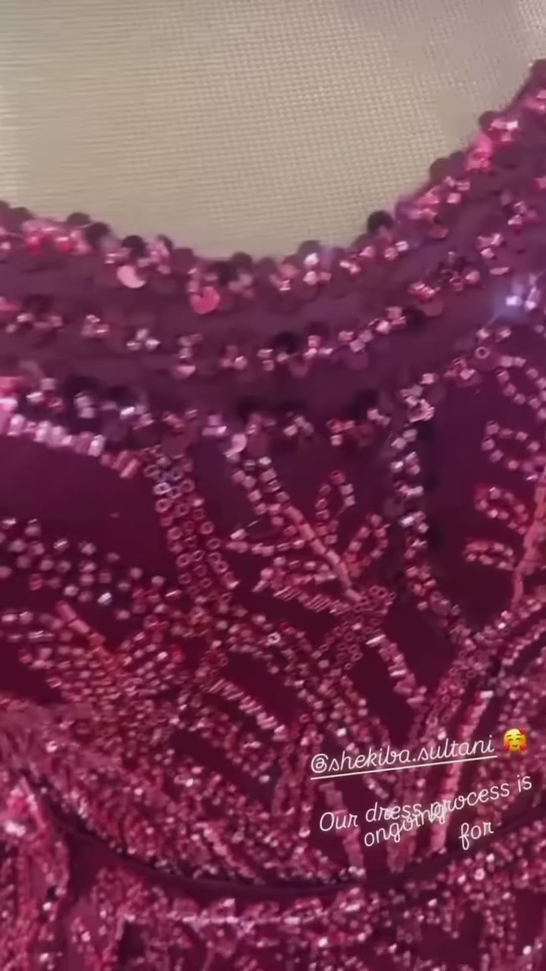 G21-118 robe de fiançailles fourreau en dentelle bordeaux