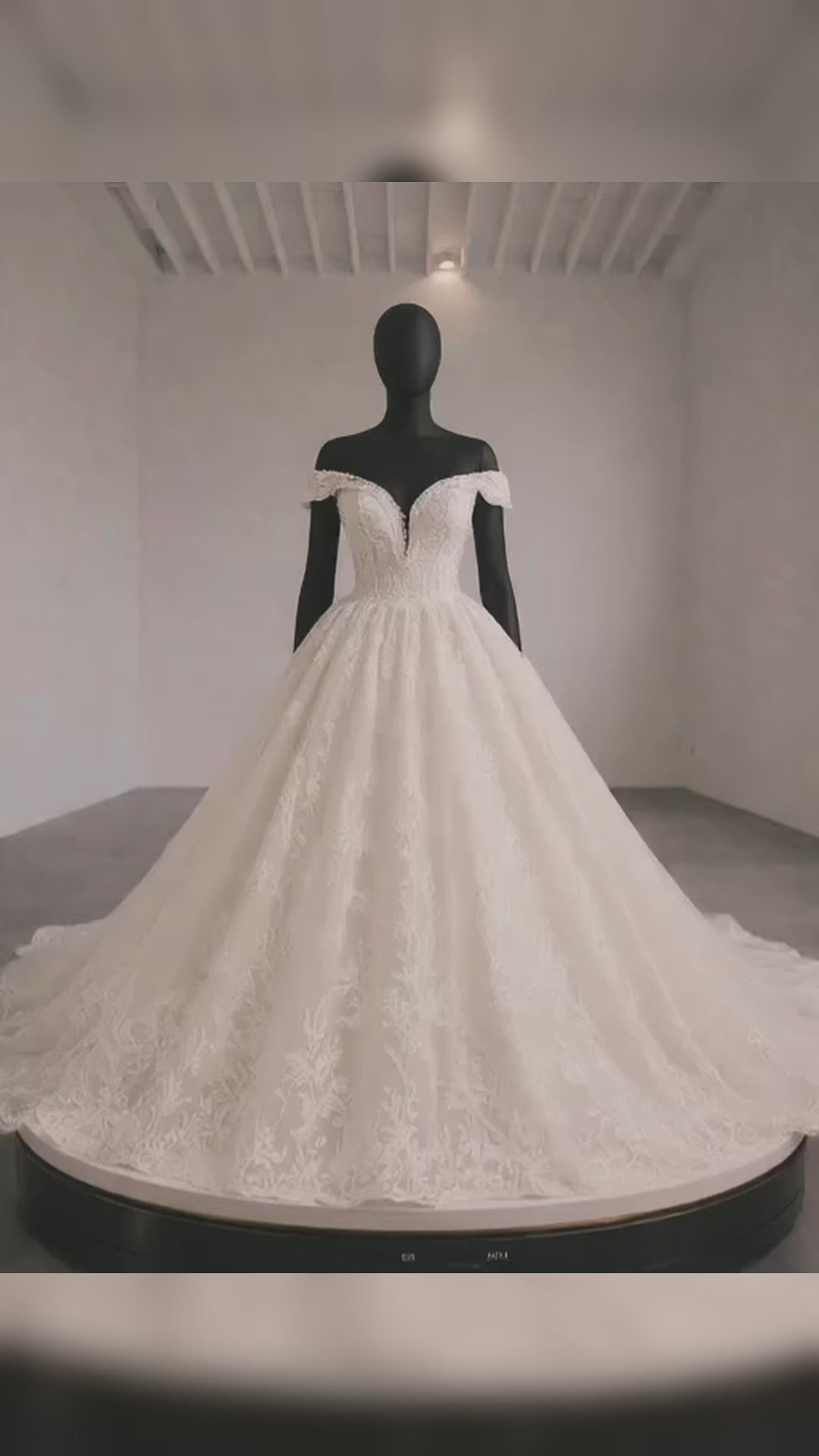 G21-912 Wedding Dress Ball Gown Ivory Off-Shoulder Floral Lace