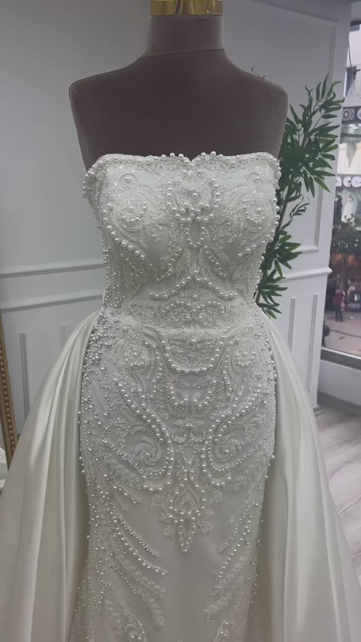 G21-050A - Ivory Lace Ball Gown Wedding Dress - closer look