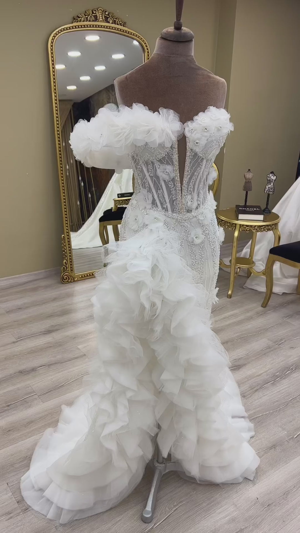 G21-060A - Ivory Lace Ball Gown Wedding Dress