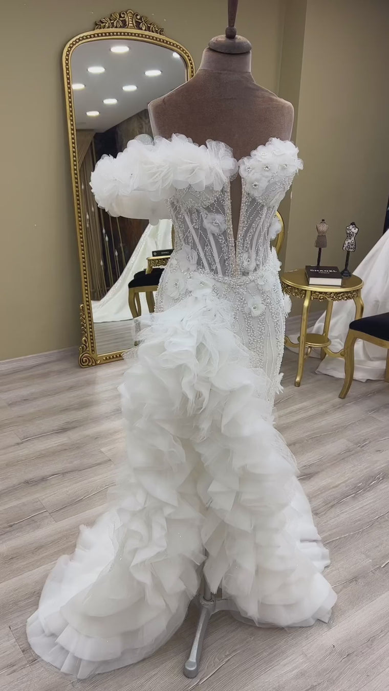 G21-060A - Ivory Lace Ball Gown Wedding Dress - closer look