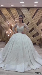 G21-097 Ivory Ball Gown Lace Wedding Dress and Chapel Train