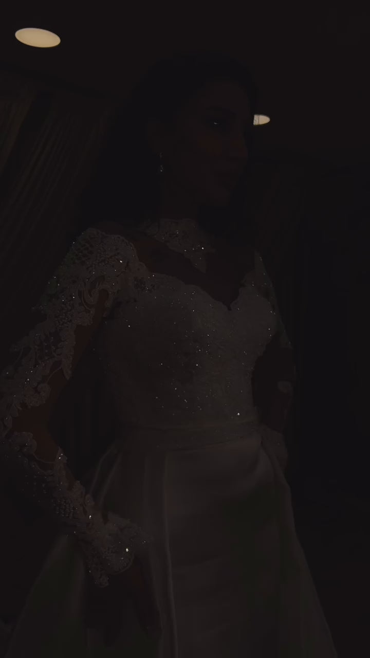 G21-072A - Ivory Lace Ball Gown Wedding Dress