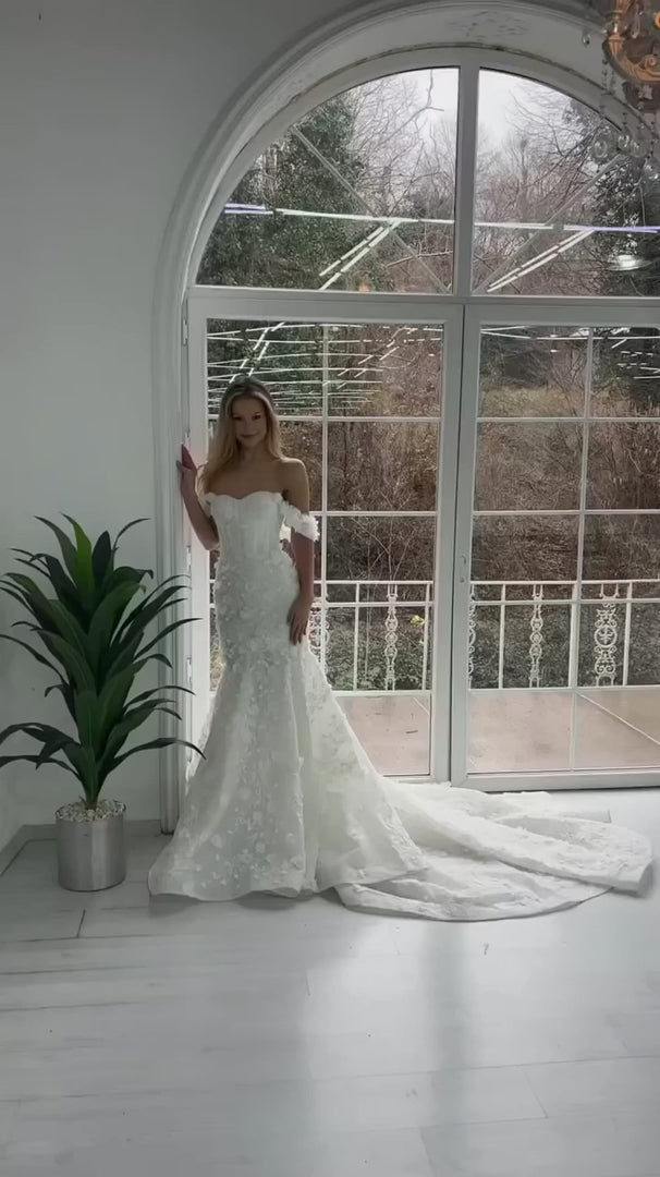 G21-352 Ivory Mermaid Lace Applique Crepe Wedding Dress