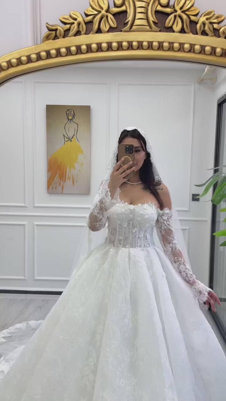 G21-021B - Ivory Embellished Ball Gown Wedding Dress Video