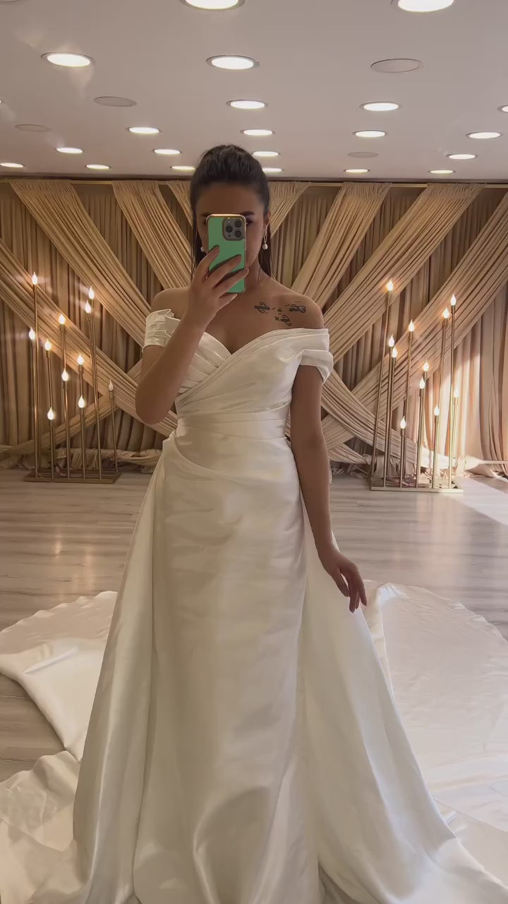 G21-093A - Ivory Embellished Ball Gown Wedding Dress - closer look
