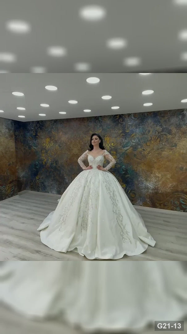 G21-013 Ivory Ball Gown Lace Wedding Dress and Chapel Train