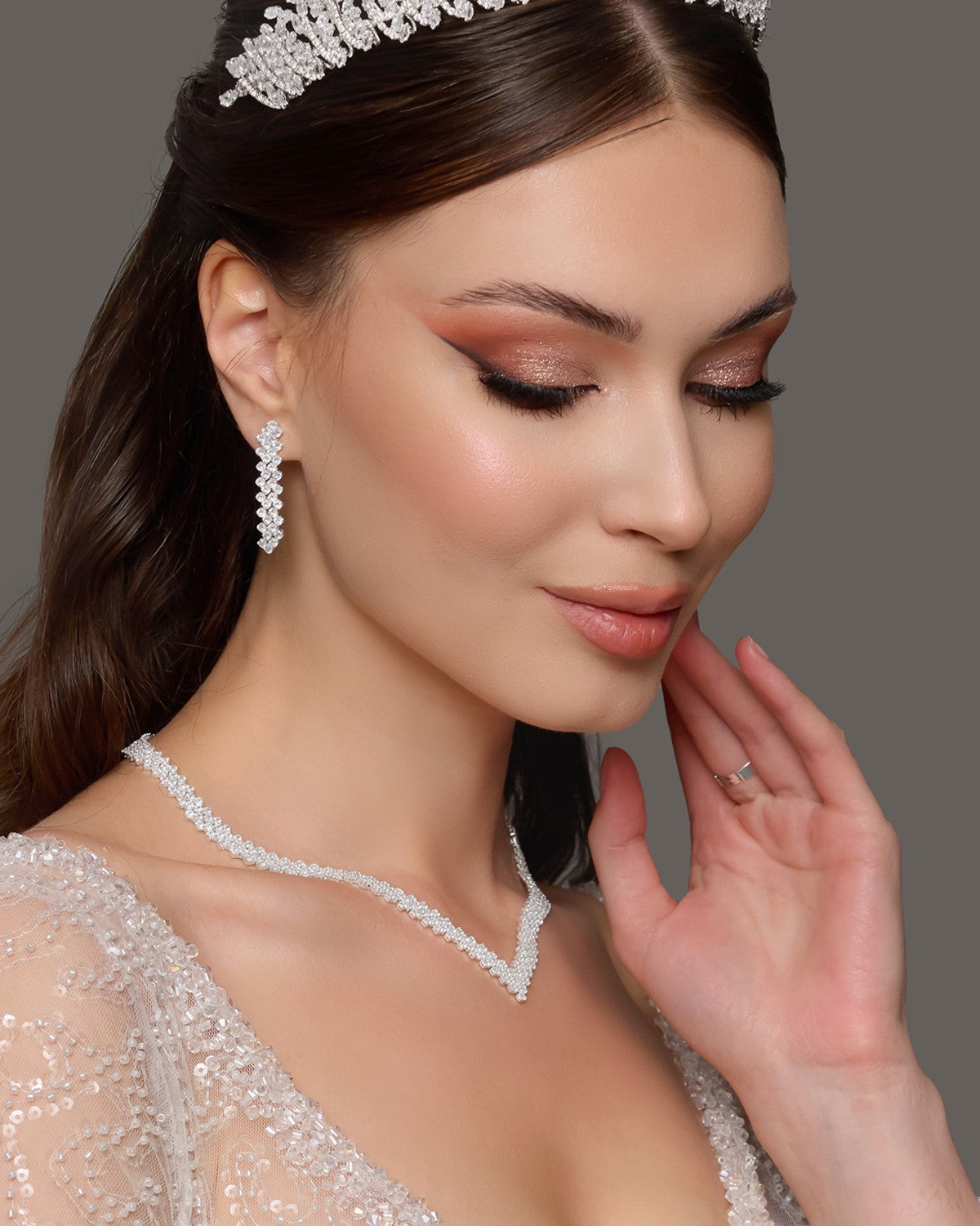 NNC-032 | Sohe Zircon Stone Set Necklace