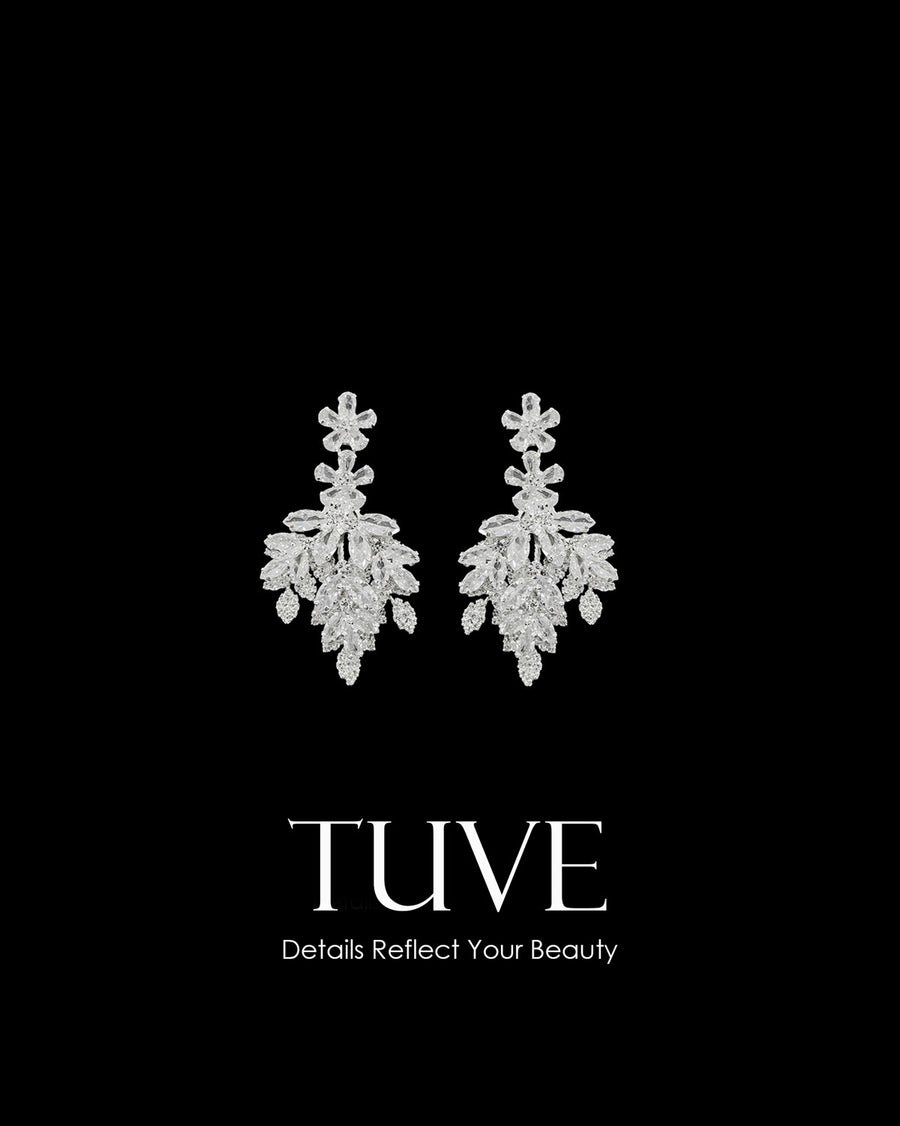 G21-AKS-037 Tuve Zircon Stone Floral Motif Earrings