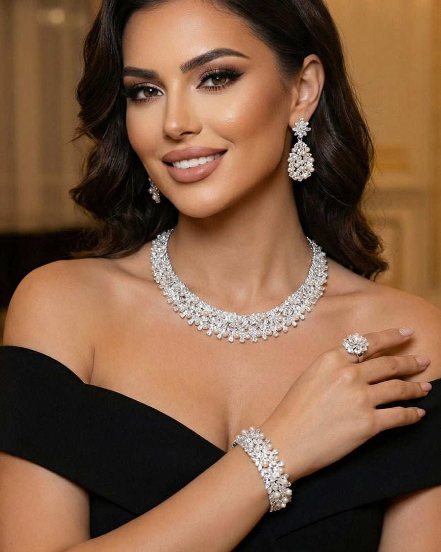 G21-AKS-018 Wei Zircon Stone Set Necklace