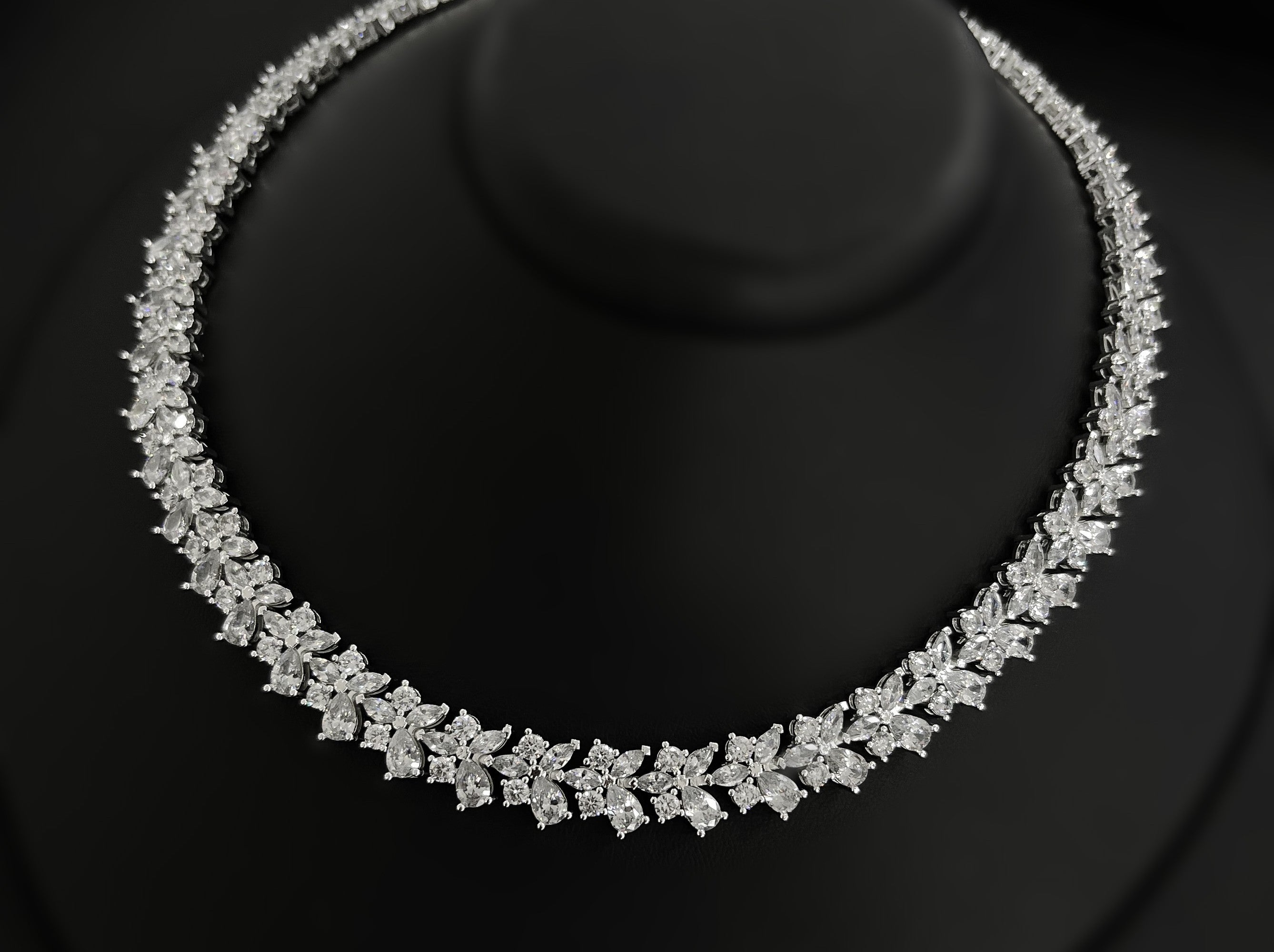 NNC-017 | Vue Zircon Stone & perla Detail Set Necklace